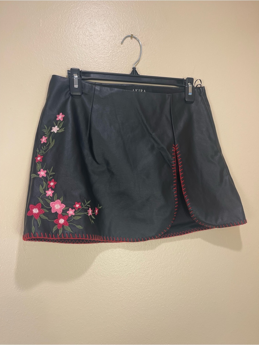 AKIRA Back It Up Black Faux Leather Floral Embroidered Mini Skirt M Slit Y2K